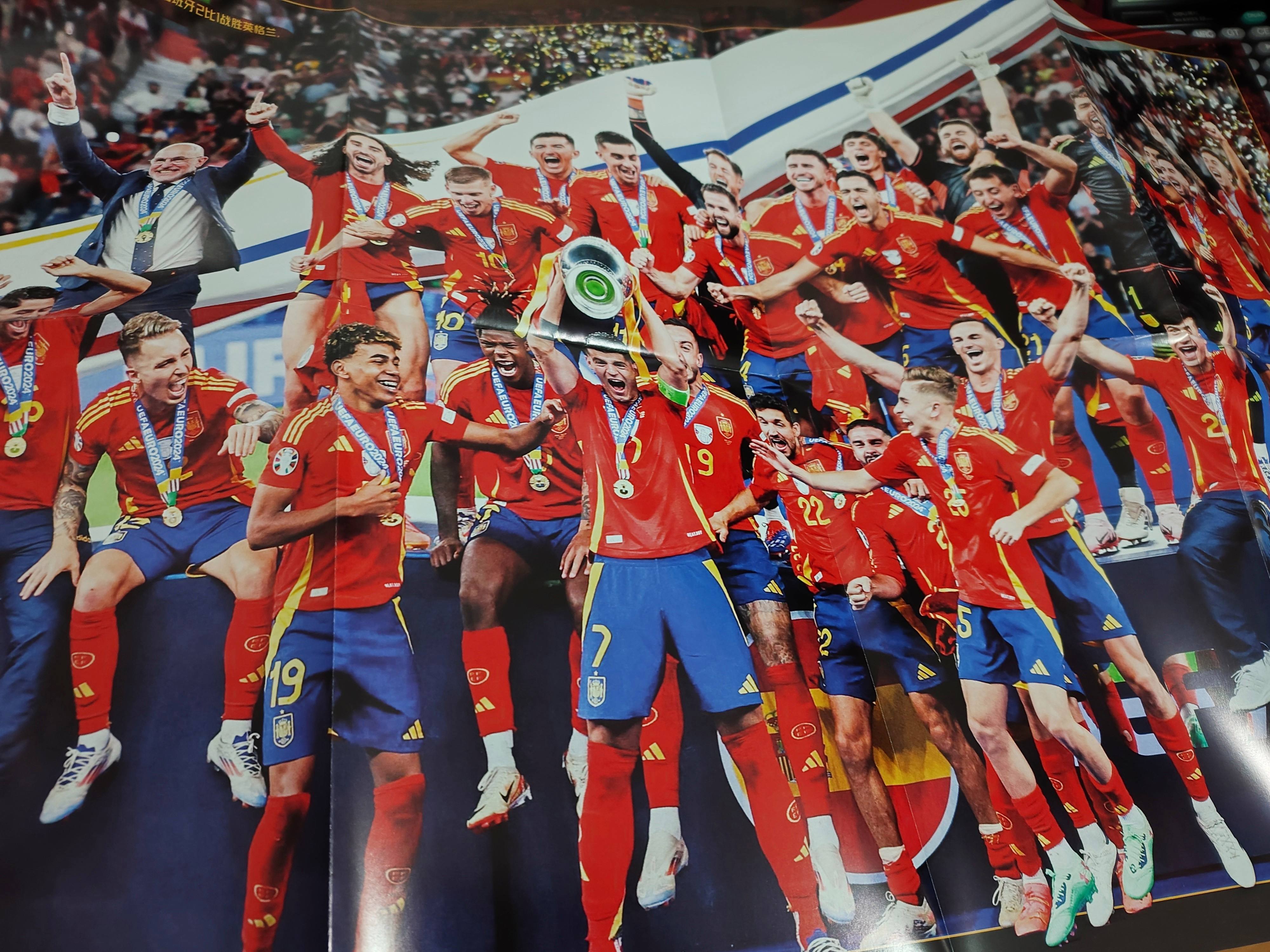 C7娱乐app-顶级球队抢夺冠军奖杯,整装待发的球员