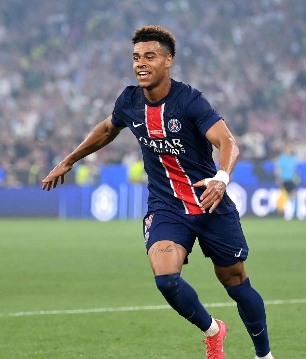 C7娱乐下载-巴黎大胜对手，雄心勃勃继续奋斗